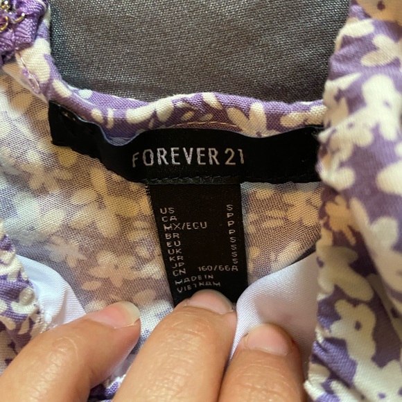 Lilac romper with white flowers, ruffle bottom - Picture 3 of 3